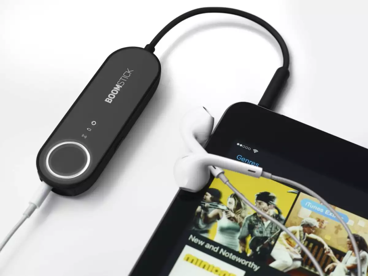 El dispositivo Boomstick promete mejorar la nitidez del audio de cualquier auricular. 