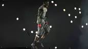 ¡Solo 20 minutos! Travis Scott desata furia de sus fans en Estambul tras ofrecer corto show