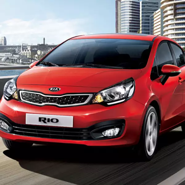 El compacto Rio se presenta como un auto que lo tiene todo tanto dentro como por fuera.