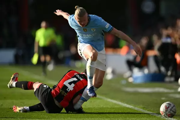 Foto del momento en el que Erling Haaland se lesiona el tobillo.