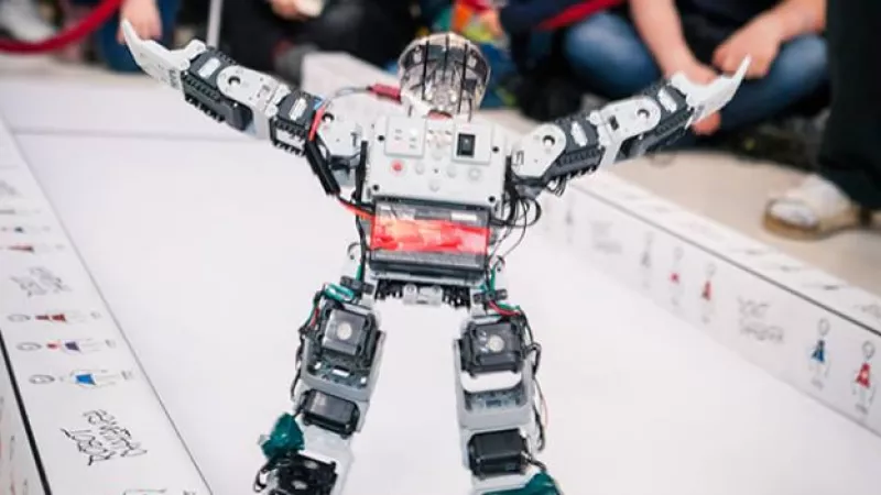 Humanoid Robot "EL CHAVO" from Mexico ganador en la cateogoría humanoid sprint viena de Robot Challenge