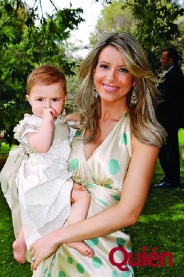 Rebeca Saenz, Isabella Zedillo