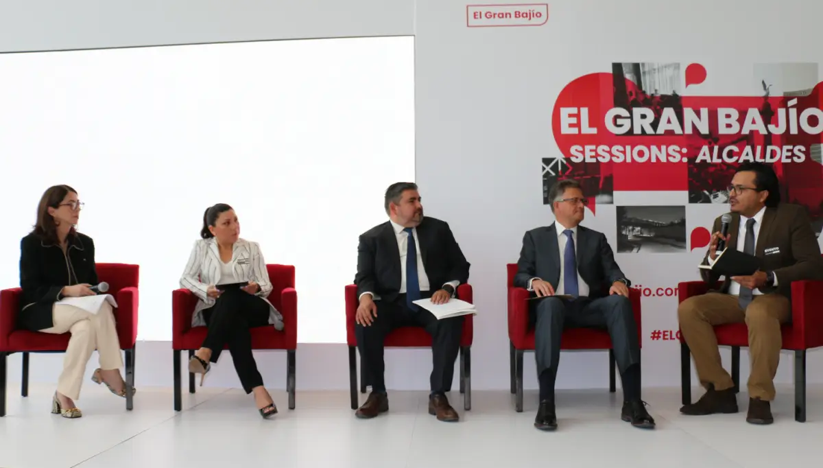 Perla Ruíz, Erika Quevedo, Juan Carlos Ostolaza, Juan Carlos Pérez y Gonzalo Soto; durante un panel del evento de El Gran Bajío.