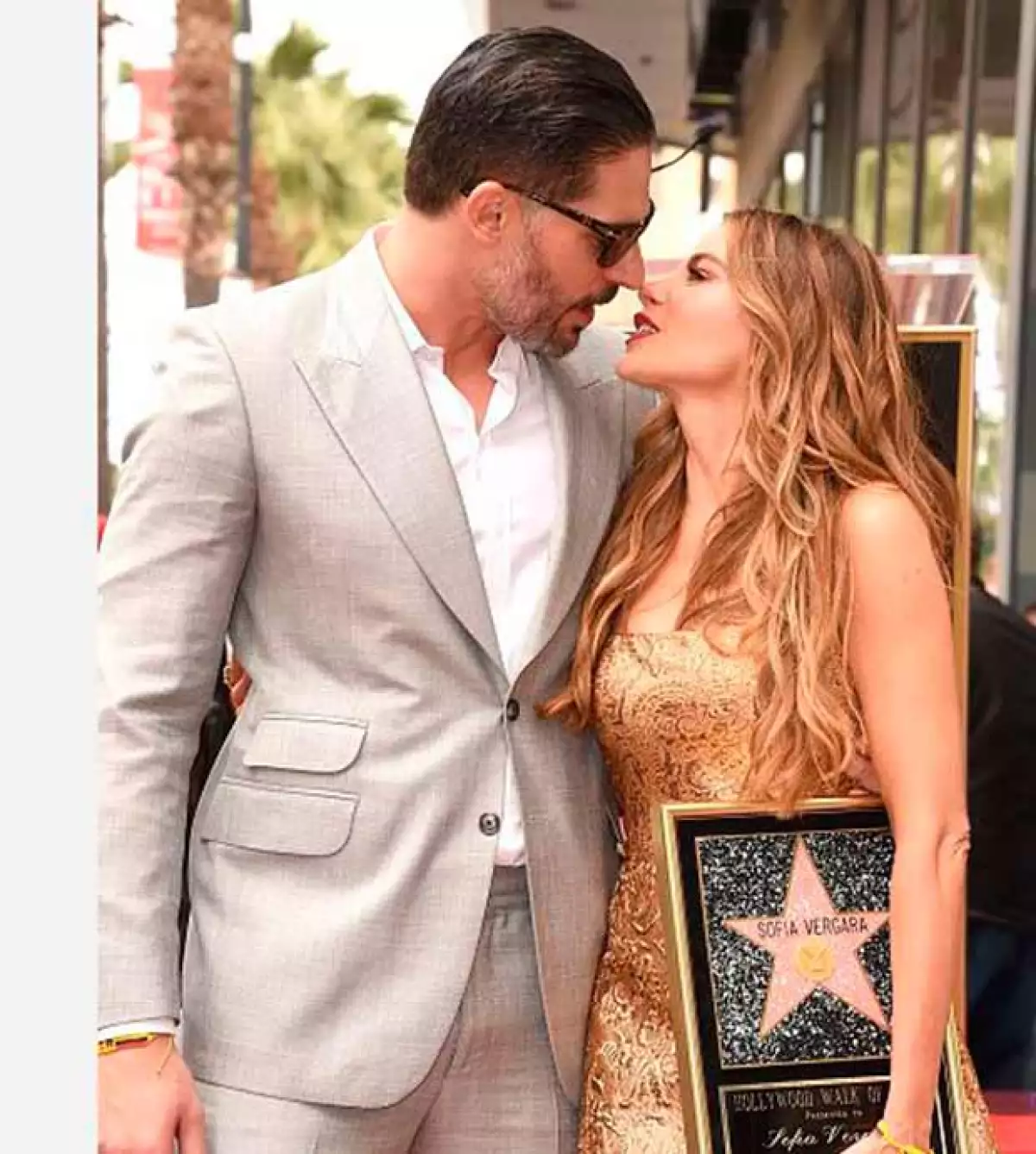 La actriz recibió la semana pasada su estrella en el Paseo de la Fama de Hollywood en compañía de su prometido.