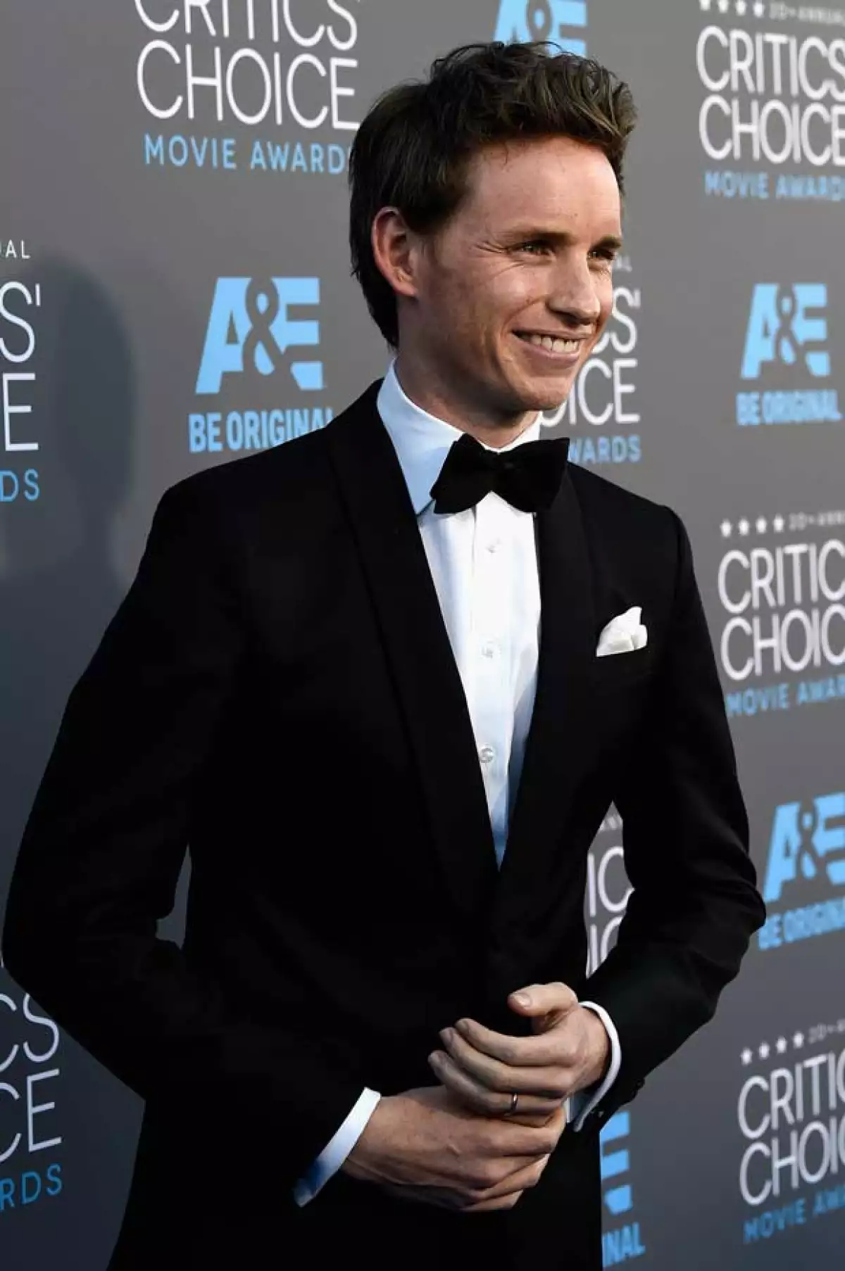 El actor se prepara para su próxima película, en la cual dará vida al primer hombre se hizo una operación de cambio de sexo.