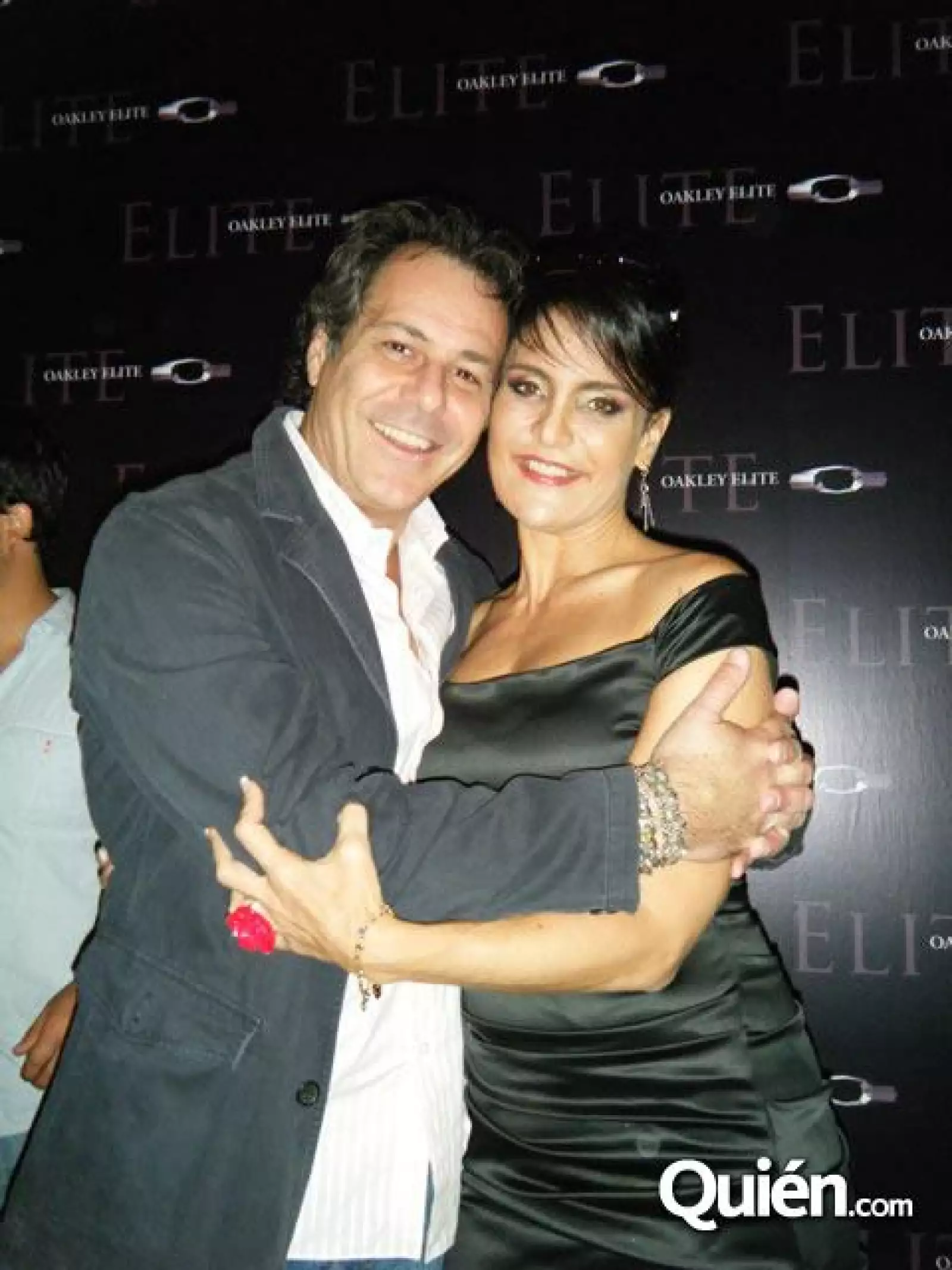 Iris Mora en el coktail de Oakley