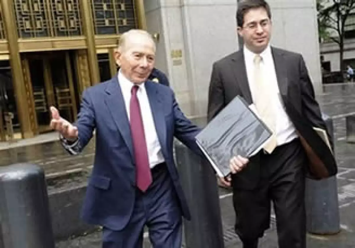 Mark Greenberg es acusado por AIG de mentir acerca de las funciones de un fideicomiso de Starr International. (Foto: AP)