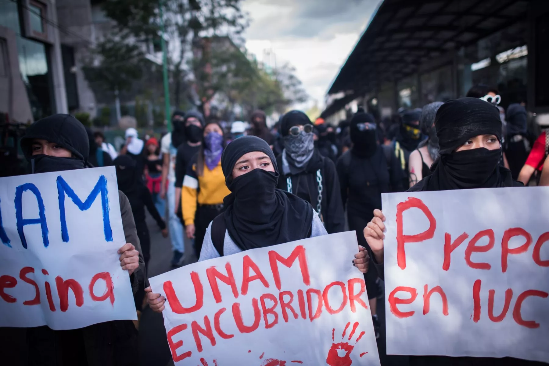 Estudiantes de la Prepa 9 marcharon desde el Parque La Bombilla hasta la rectoría de Ciudad Universitaria