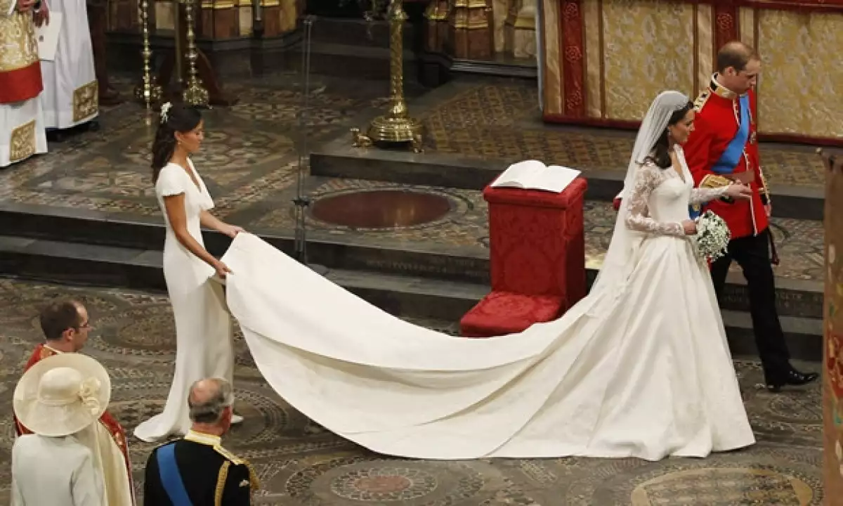 Este fue el vestido que acaparó las miradas durante la Boda Real.