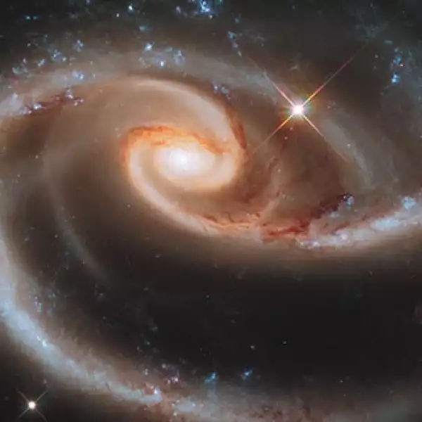 La NASA publica imágenes tomadas por el telescopio Hubble en su aniversario 21