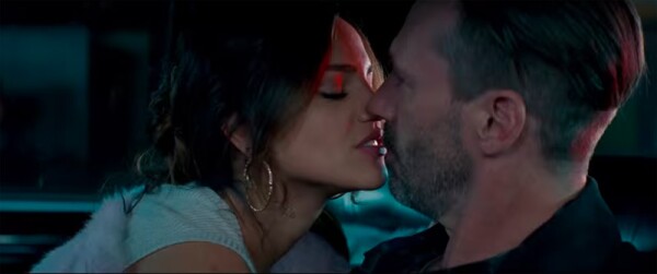 eiza gonzález y jon hamm