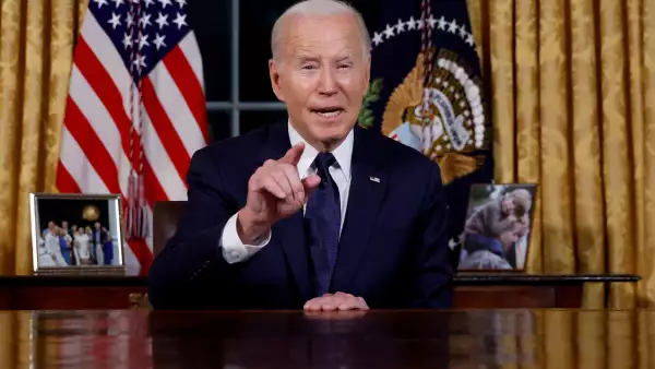 Estados Unidos El presidente Joe Biden pronuncia un discurso en horario estelar a la nación sobre sus enfoques para el conflicto entre Israel y Hamas, la asistencia humanitaria en Gaza y el apoyo continuo a Ucrania en su guerra con Rusia, desde la Oficina Oval de la Casa Blanca en Washington, EE. UU. 19 de octubre de 2023.