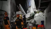 Los socorristas evalúan un edificio derrumbado después de un terremoto de magnitud 7,8 en General Santos City el 8 de junio de 2026. El terremoto en el sur de Filipinas mató al menos a 31 personas, según las autoridades provinciales, después de derribar edificios y provocar advertencias de tsunami en toda la región. 