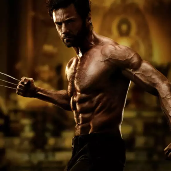 Hugh Jackman como Wolverine es definitivamente el más sexy de los mutantes. No nos molestaría que nos arañara con sus garras y hasta le perdonamos el peinado.
