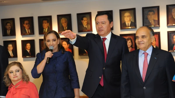 Miguel Ángel Osorio Chong (centro)