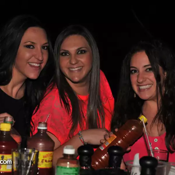 Debbie y Becky Sarfati y Claudia Gindic