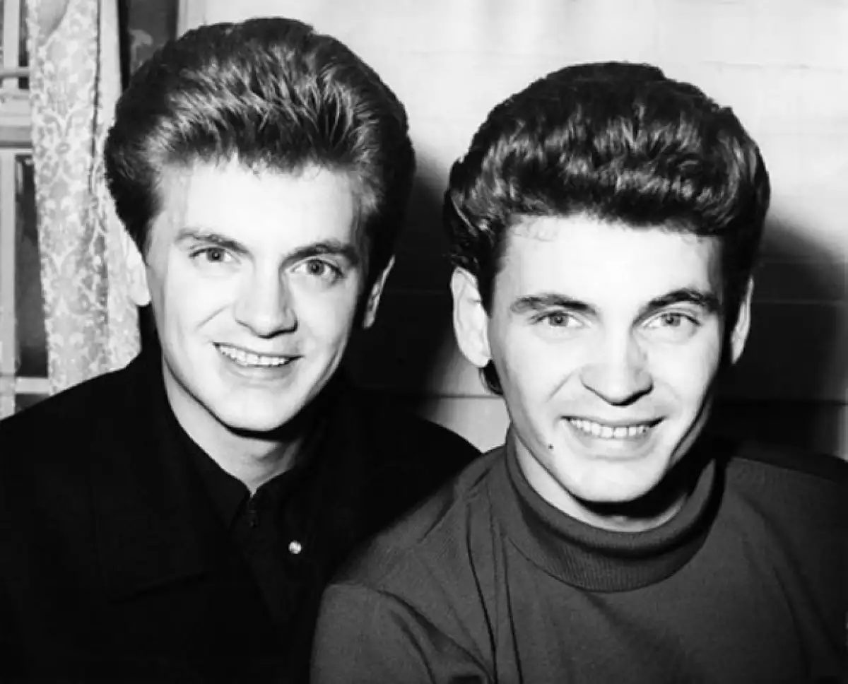 Phil Everly con su hermano Dan cuando formaban el dueto los Everly Brothers.