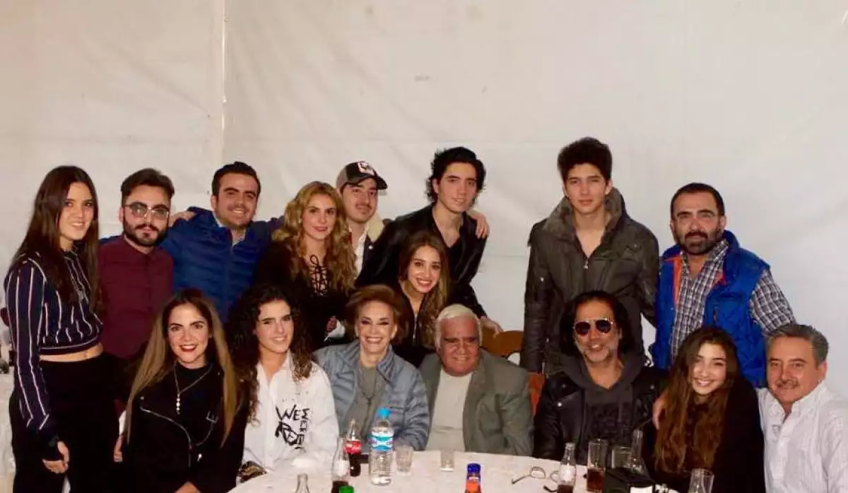 Vicente Fernández y su familia