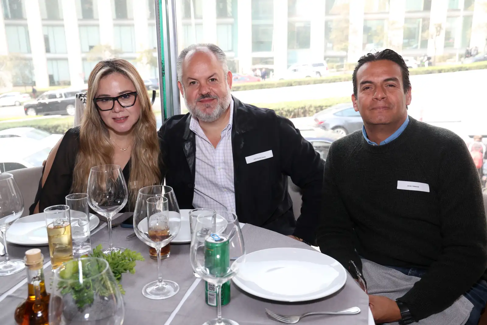 Liliana y José Ramón Aladro con Javier Valencia