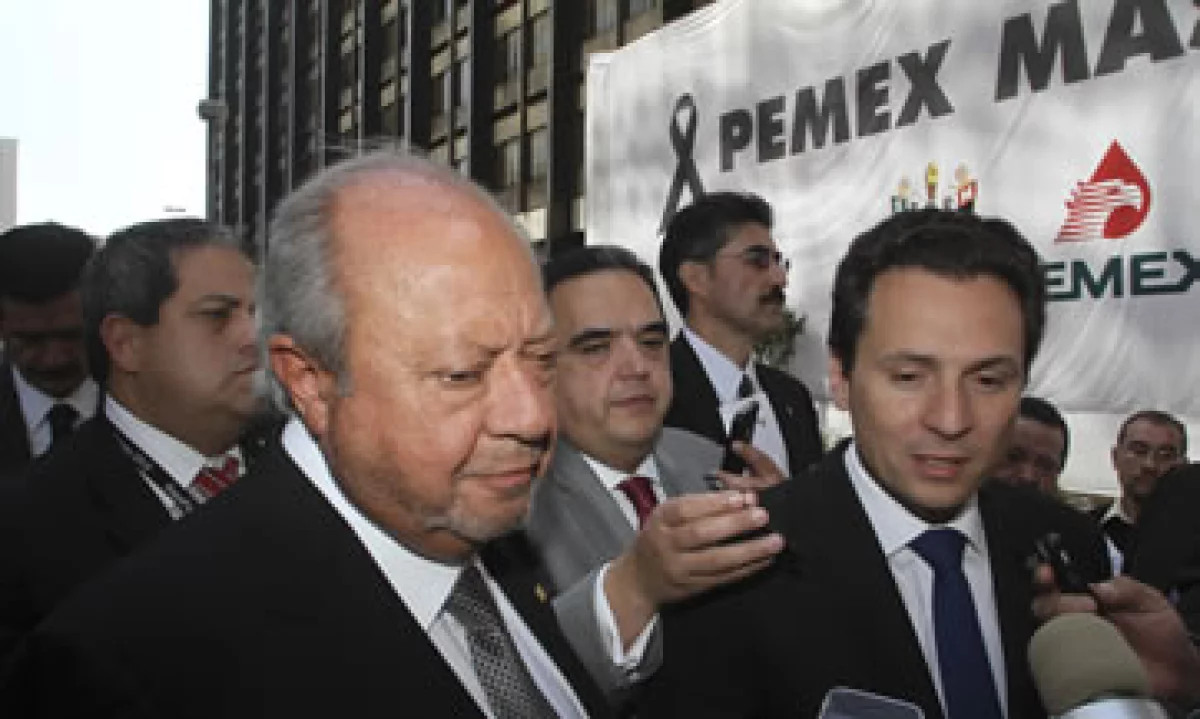 En el PRI militan líderes sindicales, entre ellos el dirigente petrolero Carlos Romero Deschamps (izquierda). (Foto: Cuartoscuro)