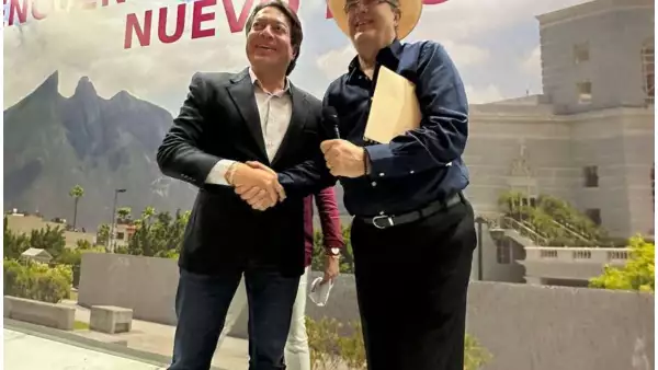 Marcelo Ebrard y Mario Delgado en evento en Nuevo León
