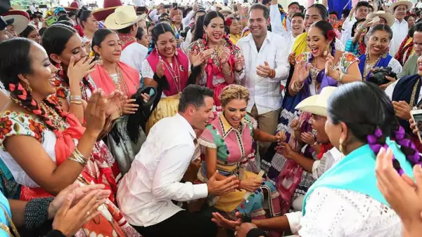 Alejandro Murat baila reguetón.jpg