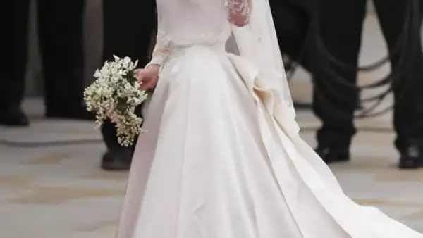Kate Middleton en un vestido de Alexander McQueen para su boda el 29 de abril.