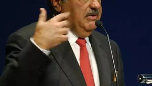 Con la participación que adquirió el empresario mexicano se convierte en el tercer accionista más grande de la compañía.