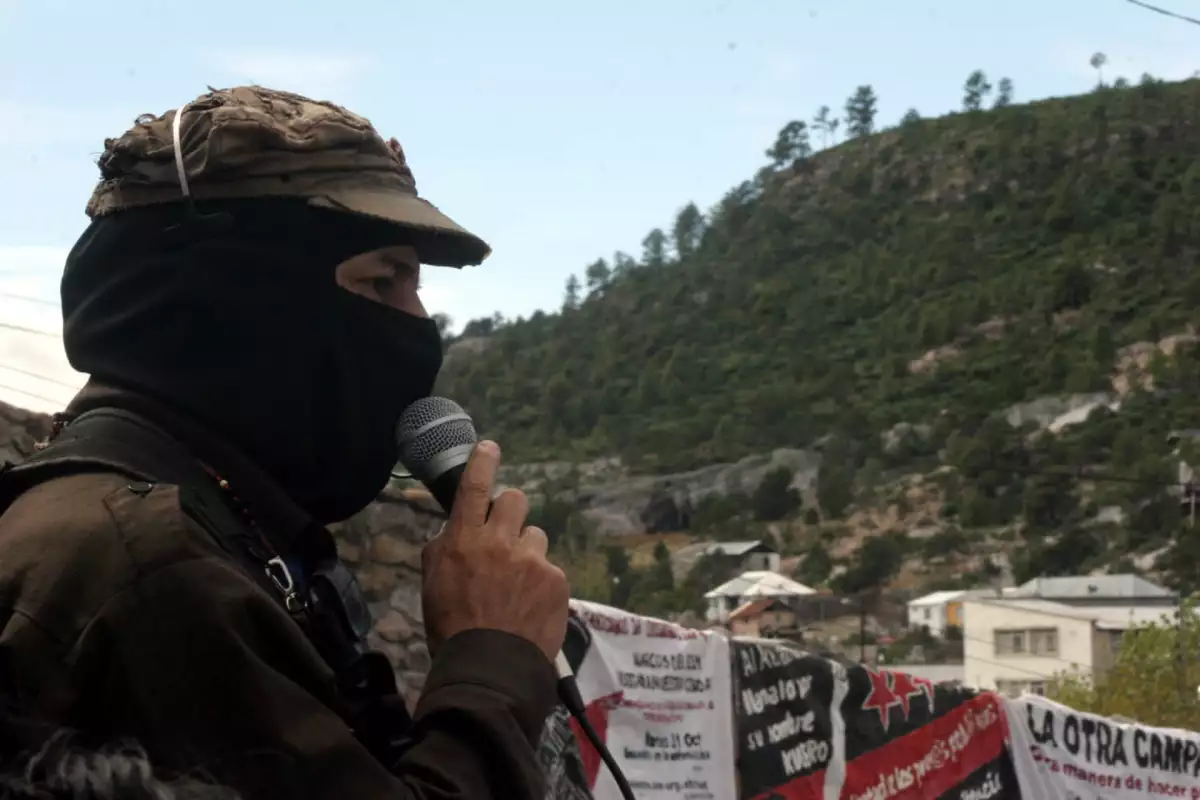 El subcomandante Marcos critica a AMLO y lo compara con expresidentes del PRI y el PAN