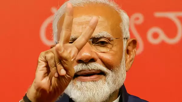 El primer ministro de India, Narendra Modi, saluda en el Partido Bharatiya Janata (BJP) en Nueva Delhi, India. 