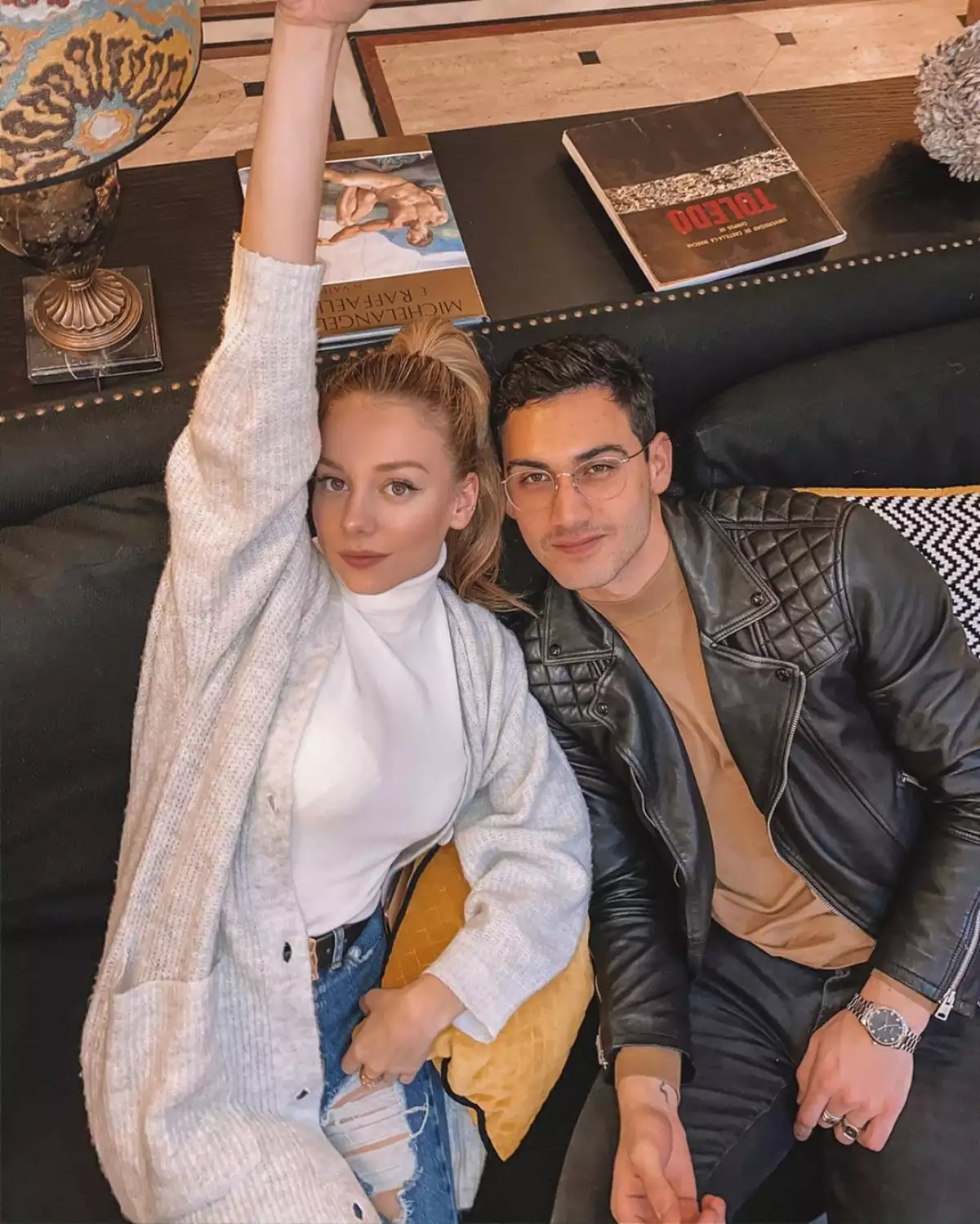 Ester Expósito y Alejandro Speitzer