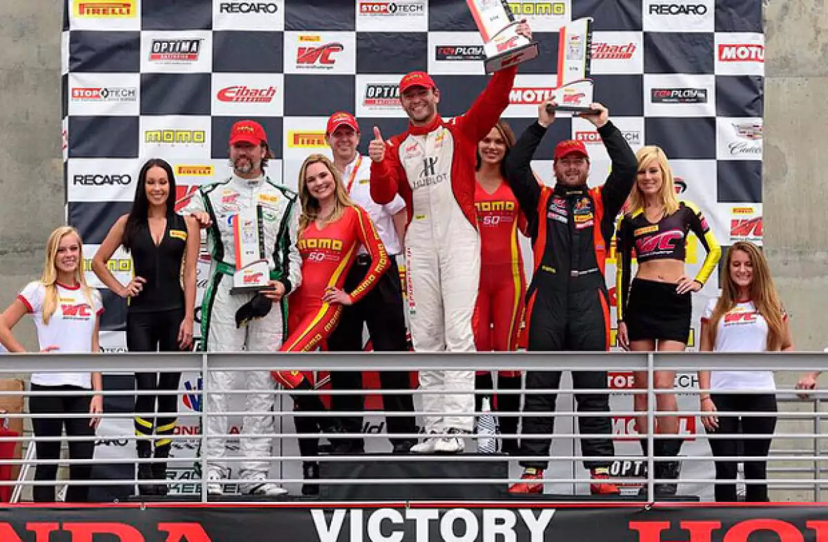 En todo momento Jacky se ha mostrado como la fan número de uno de su esposo.