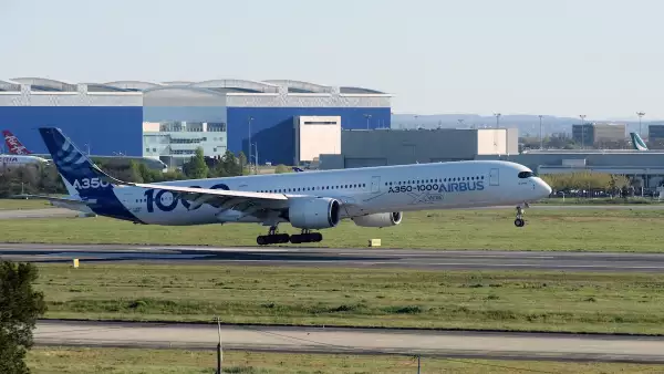 FRANCE-HEALTH-VIRUS-AIRPLANE