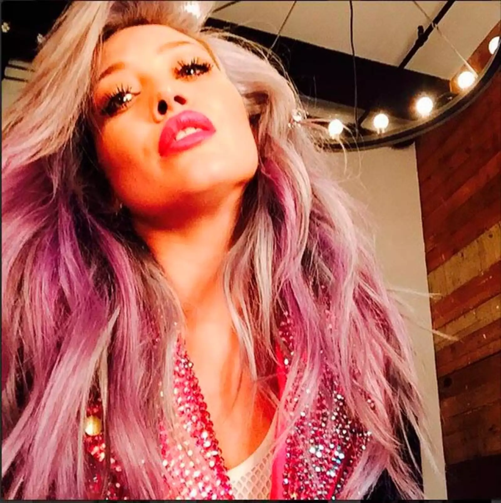 Hilary Duff gusta de lucir melenas llenas de color.