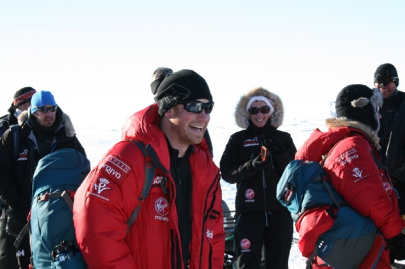 Mientras el Príncipe se encuentra de viaje en la Antártica, declaró que considera que su hermano Guillermo debería estar celoso de él, pero ¿por qué?