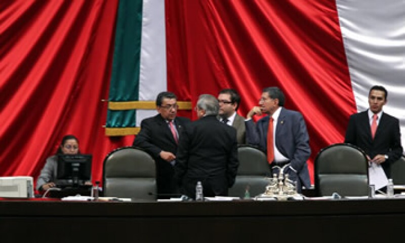 Los diputados del PRI y del PAN persiguen diferentes intereses sobre la repartición de los recursos en el presupuesto de 2012. (Foto: Notimex)