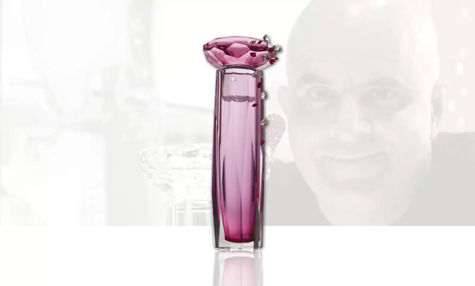 La subasta va en línea con las protagonistas de la cinta, quienes están envueltas en glamour, pero siempre ayudan a otros.