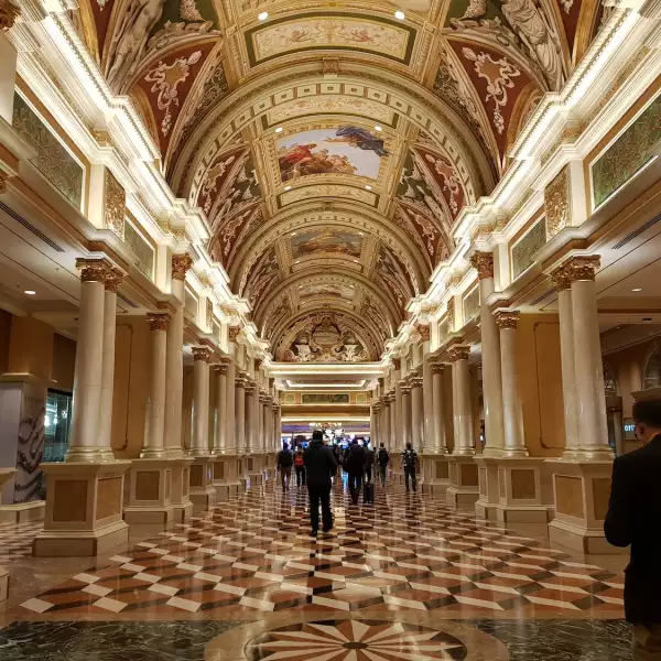 Más resalte, menos realismo