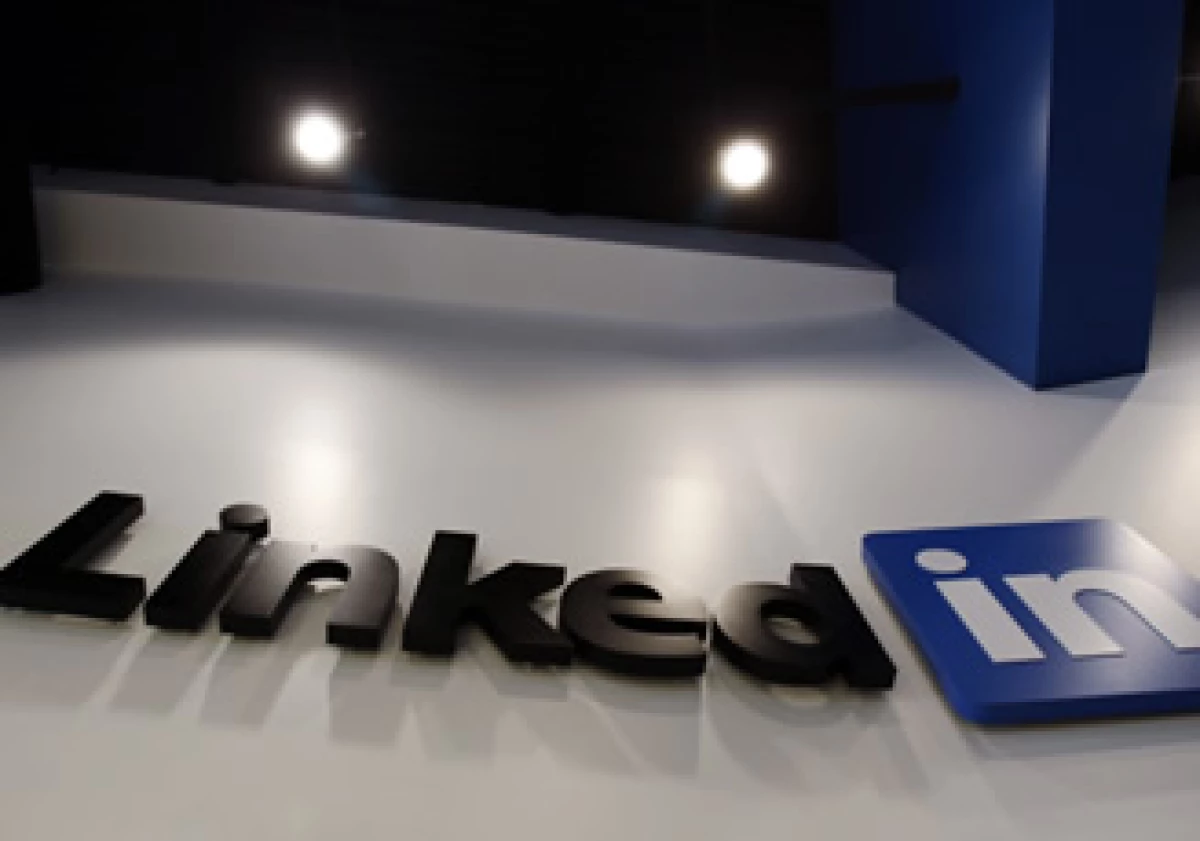 LinkedIn creció en los años en que nadie creía que Apple tuviera la intención de crear un celular. (Foto: AP)