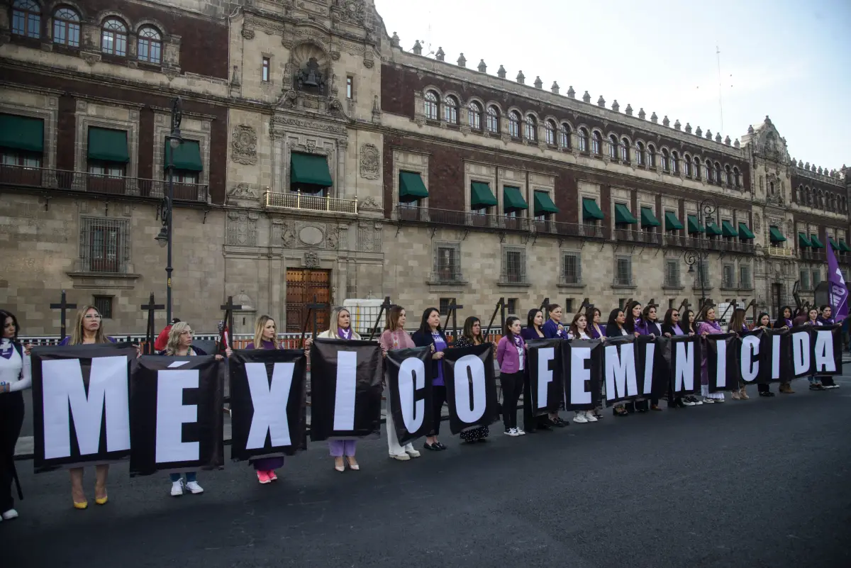 Protesta Mujeres PAN Palacio-5