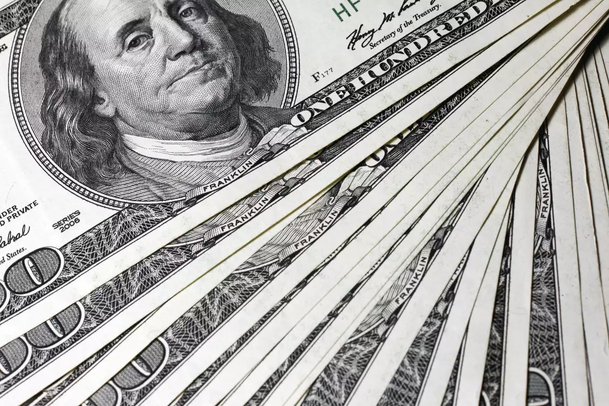 En el mercado interbancario, el peso pierde 0.21% frente a la moneda de EU.