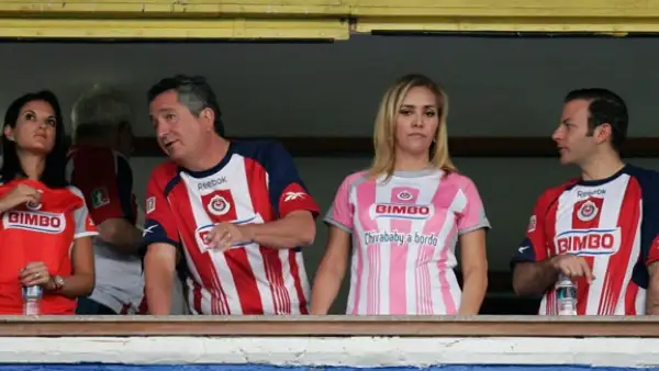 La esposa de Jorge Vergara lució feliz su embarazo durante el partido de anoche, donde las Chivas rayadas del Guadalajara le ganaron 1 – 0 a las Águilas del América.