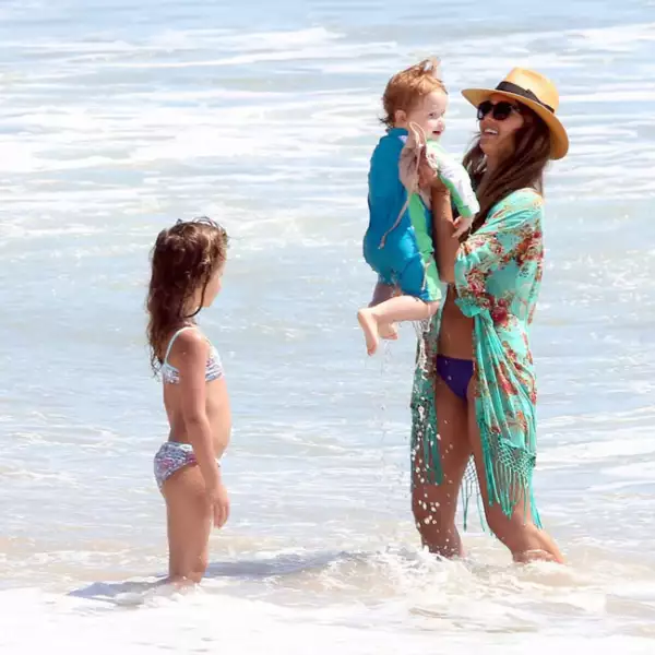 Jessica se mostró en todo momnto amorosa con sus pequeños.