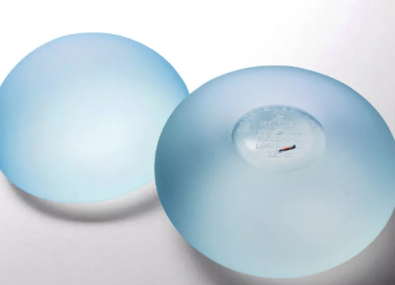 implantes de mama con chips