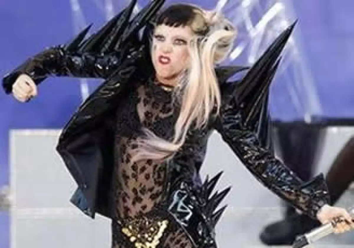 Billboard estimó que las descargas de Amazon supusieron un alza de 440,000 con Born This Way. (Foto: Reuters)