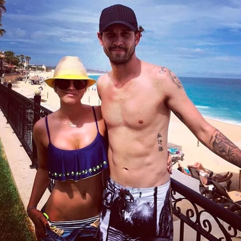 La guapa actriz se cuentra disfrutando de las playas mexicanas en compañía de su esposo Ryan Sweeting y un grupo de amigos.