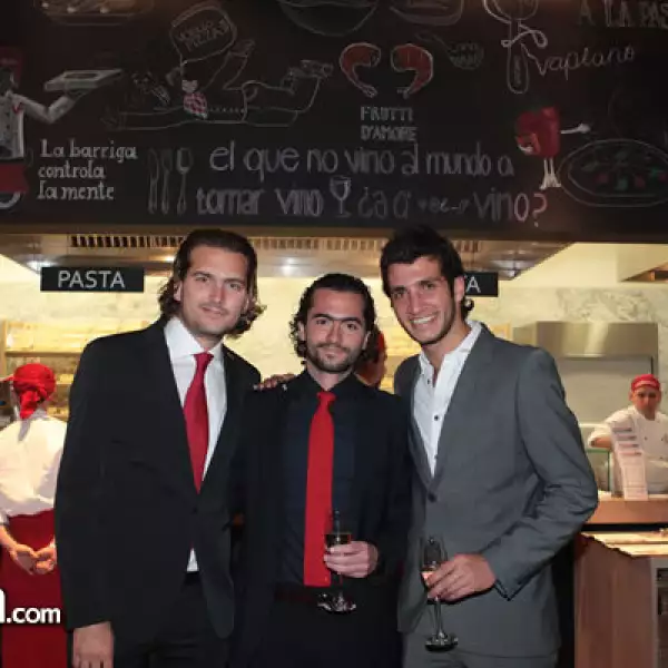 Jonathan Askenazi,Daniel Askenazi,Alfonso Casab