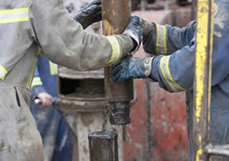 El banco aconsejó a los inversionistas tomar ganancias del petróleo estadounidense antes de que bajen los cosotos de las materis primas. (Foto: Photos to Go)