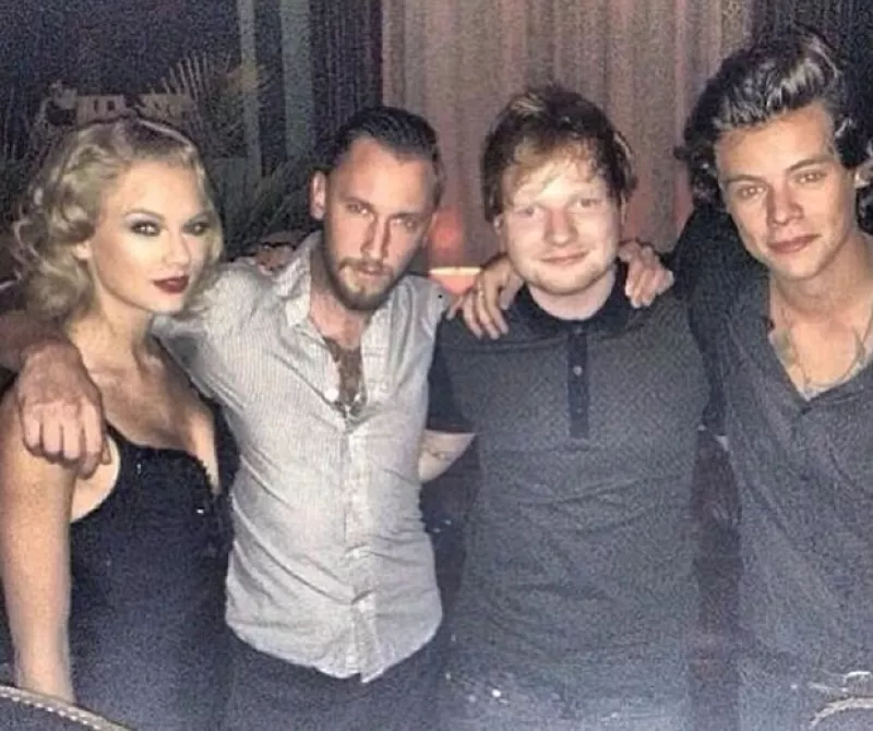 Aunque el ex novio de la cantante ha preferido no comentar nada sobre el `speech´ que ella dio referente a él en los VMA, Liam Payne y Louis Tomlinson han salido en su defensa.