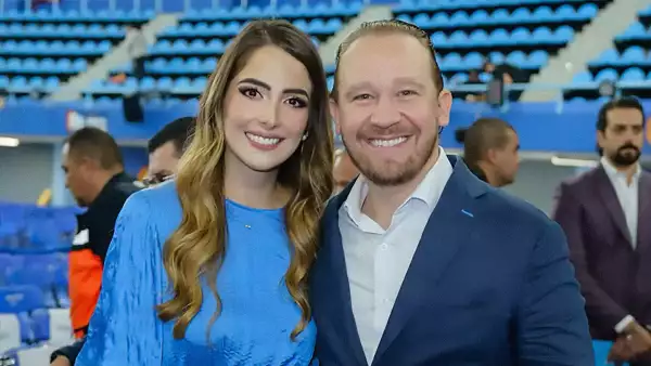 El político panista Santiago Taboada y su novia Fernanda Chávez